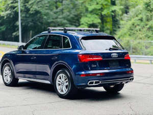 สะอาดสดใหม่ ปี 2023 Q5 quattro Premium 40 TFSI - Product Image 2