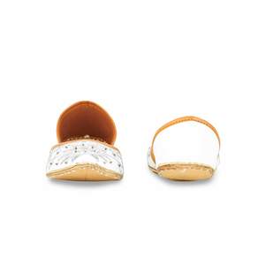 Mocassins blancs de fantaisie Khusa EC8536 - Product Image 2