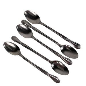 Lot de 5 cuillères à dessert de mariage en laiton coulé d'Inde, parfaites pour les ustensiles de cuisine de table et l'argenterie. - Product Image 1