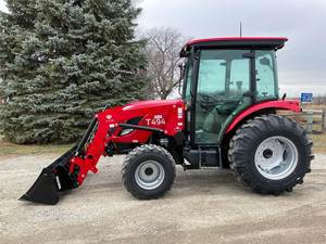 รถแทรกเตอร์ TYM รุ่นใหม่ ปี 2024 แบบมีล้อ ขับเคลื่อน 4 ล้อ 48.3 แรงม้า พร้อมเครื่องยนต์ เกียร์ มอเตอร์ ปั๊ม เกียร์แบริ่ง ระบบดิจิตอล กำลังไฟฟ้าตามมาตรฐาน อายุการใช้งานยาวนาน - Product Image 3