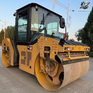 Compacteur vibrant à double tambour Caterpillar CB64B d'occasion, poids de travail 12 tonnes, compacteur de construction d'origine japonaise - Product Image 2