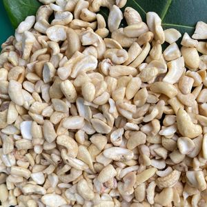 Trusted Supplier Vietnam Raw Cashew Nut Cashew Nuts 320 240 Cashew Nuts <b>Tin</b> Box From Santigo Vietnam - Product Image 1