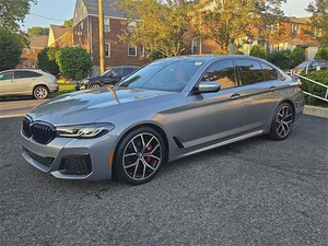 BMW Série 5 530i xDrive AWD Turbo d'occasion 2023 avec faible kilométrage, prix abordable, intérieur clair - Product Image 2