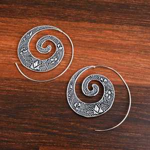 Los Mejores Pendientes Florales Bohemios de Moda, Aros Tribales de Latón para Mujer, Acabado Plateado Oxidado, Diseño Geométrico en Espiral para Venta al por Mayor/OEM/ODM - Product Image 3