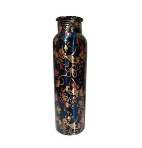 Bouteille d'eau en cuivre pur de belle conception avec gobelet pour l'entraînement de yoga Avantages ayurvédiques Bouteille d'eau en cuivre pur Échantillon gratuit. - Product Image 5