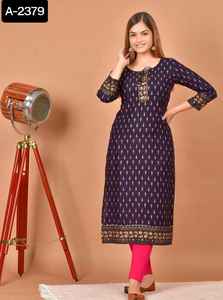 Nuevo material de rayón étnico indio Anarkali Long Kurtis con estampado de lámina y borde de encaje Festival Wear Kurtis con talla grande - Product Image 2