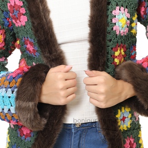 Cardigan fatto a mano in pelliccia sintetica uncinetto Boho da donna con capispalla in maglia sostenibile con Cardigan di lana da donna Patchwork - Product Image 2