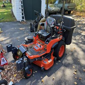 Tondeuse à gazon Kubota ZD1011 Zeo conçue pour une tonte de précision, une manipulation facile et des résultats professionnels à prix de gros - Product Image 3