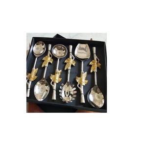 Ensemble de couverts en métal luxueux avec design ergonomique et construction en acier inoxydable de haute qualité, parfait pour les repas formels - Product Image 1