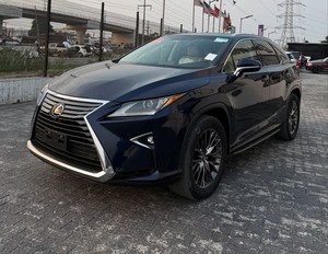 Découvrez notre modèle d'occasion Lexus RX 350 2018 en parfait état et sans accident, avec toutes les options et des offres de livraison gratuite. - Product Image 2