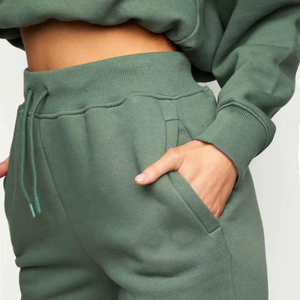 Survêtement vert moderne Sweat à capuche court à la mode avec pantalon de survêtement doux pour la détente Parfait pour le confort quotidien - Product Image 6