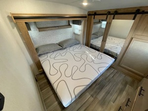 Nouvelle caravane de camping F-o-r-e-s-t R-i-v-e-r Sabre 32G-K-S 2024 à vendre - Product Image 3