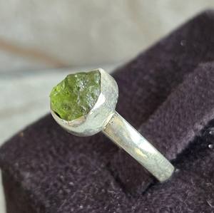 Bague de mode en argent sterling unisexe à la mode artisanale de style bohème bague de fête d'anniversaire de mariage lunette de Prehnite irrégulière - Product Image 2