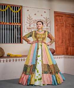 Impresionante Lehenga Choli para Bodas de mujeres: abrace la elegancia en su día especial: un favorito para las tiendas minoristas - Product Image 1