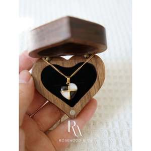 Collier empilable noir à motif damier avec pendentif cœur anti-ternissement pour maman, pendentifs et breloques de mode étanches - Product Image 1