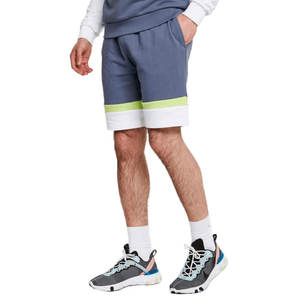 Pantalones cortos informales de calle alta para hombre, diseño personalizado y cierre de cintura elástica, color sólido y teñido liso para mayor comodidad - Product Image 1