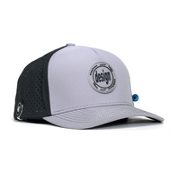 Gorra de golf deportiva personalizada de 5 paneles con clip marcador de bola, impermeable, 100% poliéster Dobby, hebilla de cobre dorado, perforada con corte láser común