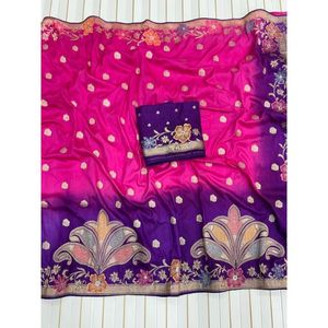 ส่าหรีผ้าไหมโดลาแท้ดีไซน์เนอร์เสื้อผ้าแนวพื้นเมืองเนื้อนุ่มไหลลื่นสี2D และ zari pallu ราคาขายส่งสำหรับงานแต่งงาน - Product Image 3