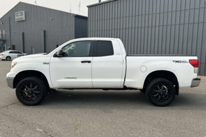 PRONTO ALL'USO - USATO CON GUIDA A SINISTRA |   Guida a destra |   TOYOTA TUNDRA SR5 DOPPIA CABINA 5.7L TRD 4X4 2010 CON 48.000 MIGLIA - Product Image 3