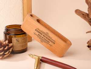 Moderno Porta Tarjetas de Visita de Madera Vintage y Duradero |   Cartera Delgada de Madera Natural para Tarjetas Bancarias |   Hecho a Mano para Uso en Oficina - Product Image 5