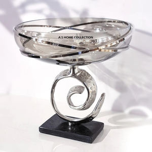 Bol à fruits décoratif en aluminium moulé avec un papillon doré attaché, pour un usage domestique - Product Image 6