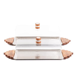 Plateau de service à dessert en aluminium martelé de forme rectangulaire avec poignées en bois et couvercle en acrylique ENSEMBLE DE 2 plateaux pour table de restaurant - Product Image 1