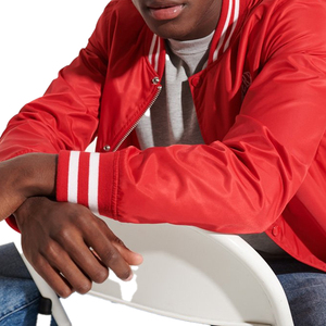 Chaqueta Varsity de Invierno para Hombre, Diseño Moderno, Color Sólido, Alta Calidad, Logotipo Frontal Personalizado, Servicio OEM, Transpirable, Secado Rápido - Product Image 4
