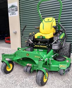 Tondeuse autoportée commerciale à braquage zéro ZTrak John Deere 3 – Plateau de coupe 7-Iron Pro, tondeuse robuste - Product Image 3