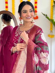 เสื้อลายนูนสำหรับใส่ทำงานปักลายพื้นด้านล่างสีน้ำเงิน - Product Image 6