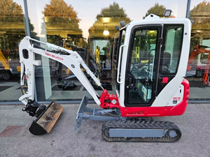 รถขุดตีนตะขาบ Takeuchi TB216 พร้อมระบบป้องกันการพลัดคว่ำ (ROPS) เครื่องยนต์ดีเซล บุ้งกี๋แบบ Pin-on กำลังขุดสูง 1.8 ตัน เหมาะสำหรับงานเกษตรและก่อสร้าง - Product Image 2