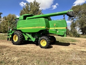 Cosechadora Agrícola Usada JOHN DEERE y Case IH 9230 y 8240 de 4 Filas para Maíz de Alta Capacidad - MASSEY FERGUSO - Product Image 6