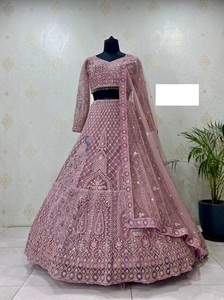 Robe brodée en georgette rayonnante pour femmes idéale pour les fêtes de mariage et les soirées élégantes en Inde - Product Image 6