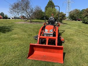 Tracteur agricole 4x4 BX25D avec chargeur frontal/arrière, moteur, boîte de vitesses, pompe et composants essentiels d'occasion d'Autriche - Product Image 5