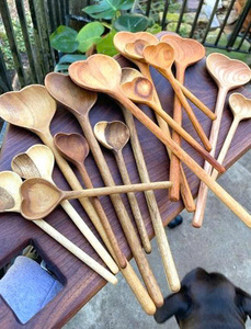 Cucharas artesanales de corazón de madera: utensilios de madera natural duraderos y hermosos para pedidos a granel. - Product Image 6