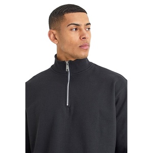 Sudaderas de Hombre al por Mayor con Cuello de Media Cremallera Personalizado, Ajuste Personalizado, Transpirables, de Manga Larga, Estilo Urbano, de Alto Gramaje 240 GSM - Product Image 4