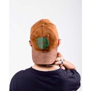 Gorra Deportiva Impermeable de 5 Paneles Super Suede, Talla Única, con Imagen Impresa y Bordado - Product Image 1
