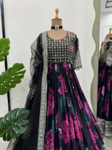 Belle robe de soirée et Dupatta avec fil avec séquence avec bordure en dentelle - Product Image 3