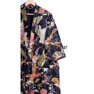 Robe de luxe pour femmes en coton 100% respirant, douce, à manches trois quarts, à cordon de serrage, à col en V, à fleurs tissées à la main - Product Image 1