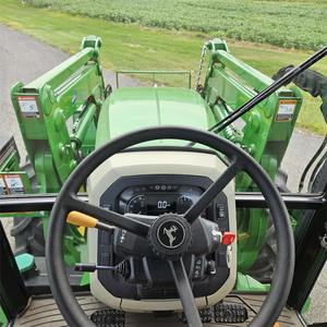 รถไถเดินตามจอห์นนี่ เดียร์ รุ่น 5085M ปี 2015 ขับเคลื่อน 4 ล้อ สำหรับงานเกษตร 85 แรงม้า พร้อมปั๊มเครื่องยนต์ ลูกปืน ให้ผลผลิตสูง - Product Image 3