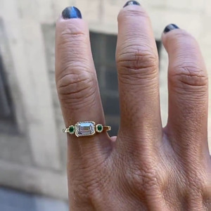 แหวนหมั้นเพชรสำหรับปลูกในห้องปฏิบัติการ1.20 CT มรกตชุดฝาหินสามชิ้นเครื่องประดับมุกชั้นดีสำหรับงานแต่งงาน - Product Image 2