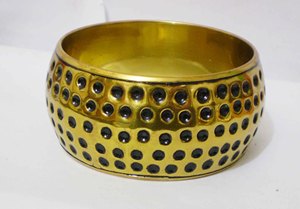 Brazalete de Cobre Dorado de Lujo para Mujer, con Intrincado Patrón de Puntos Negros, Brazalete Ancho y Elegante, Artesanía de Metal Redonda - Product Image 4