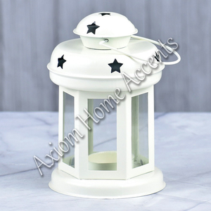 Décoration de Noël festive Lanternes à bougie faites à la main élégantes Style moderne par Axiom Home Accents - Product Image 6