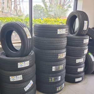 Neumáticos Radiales Sin Cámara al Por Mayor, Nuevos, 225/40ZR18, para Reemplazo/Reparación, Garantía de 4 Años, Velocidad T - Product Image 1