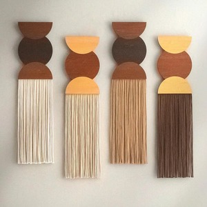 Ensemble de 4 tentures murales élégantes en bois et macramé pour une décoration intérieure bohème chic et des intérieurs élégants, fabriquées à la main en Inde - Product Image 1