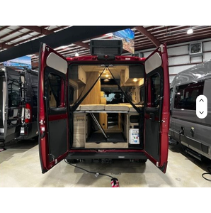 Autocaravana Usada en Excelentes Condiciones, Clase B, Color Rojo, Winnebago SOLIS 59P 2025, Van de Aventura - Product Image 5