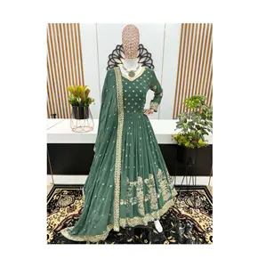 Costume Anarkali en velours de viscose lourd de nouvelle conception de qualité supérieure avec un travail de broderie lourd de l'exportateur indien