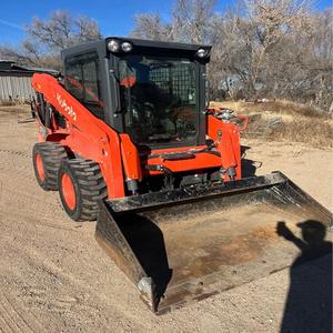 รถตักล้อยาง Kubota SSV 65 รุ่นขั้นสูง ออกแบบมาเพื่อการใช้งานในฟาร์มและไซต์ก่อสร้าง ให้ประสิทธิภาพสูง พร้อมคุณภาพระดับพรีเมียม แข็งแรง ทนทาน และจัดส่งรวดเร็ว - Product Image 3