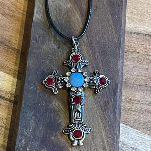 Elegante collar cruzado de múltiples piedras preciosas, regalo único de joyería hecho a mano para ocasiones especiales - Product Image 1