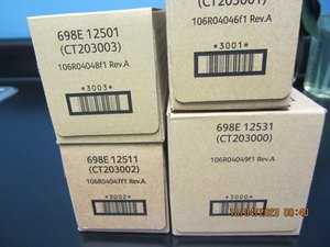 Cartouche de toner CMYK VersaLink C8000 authentique, ensemble complet avec emballage en vrac - Product Image 3