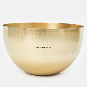 Bol à noix en métal élégant pour la table, vaisselle extra brillante, bol à servir avec motif floral, couleur dorée, bien poli - Product Image 4